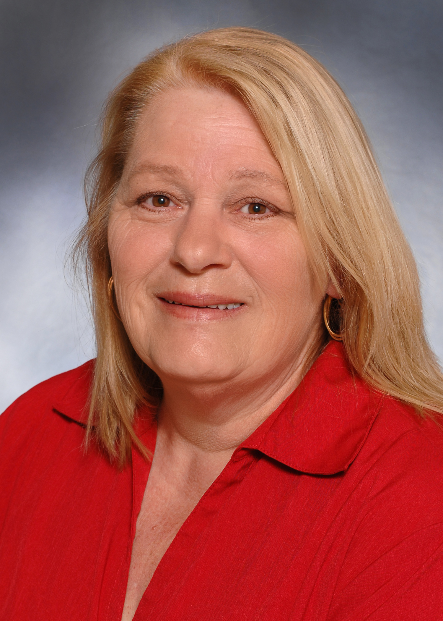 Pam Plummer headshot